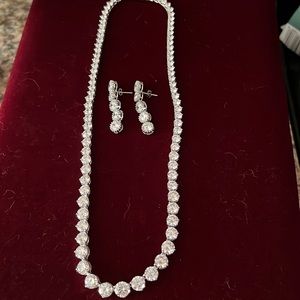 Ladies necklace and earrings set